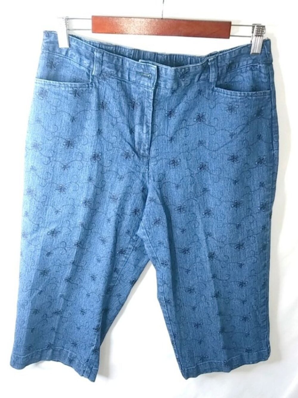 White Stag 8 Embroidered Jeans Capri Pull On Pants